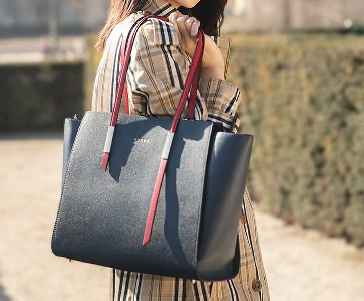 mk水桶包和蔻驰水桶包哪个值得,mk包比蔻驰好看