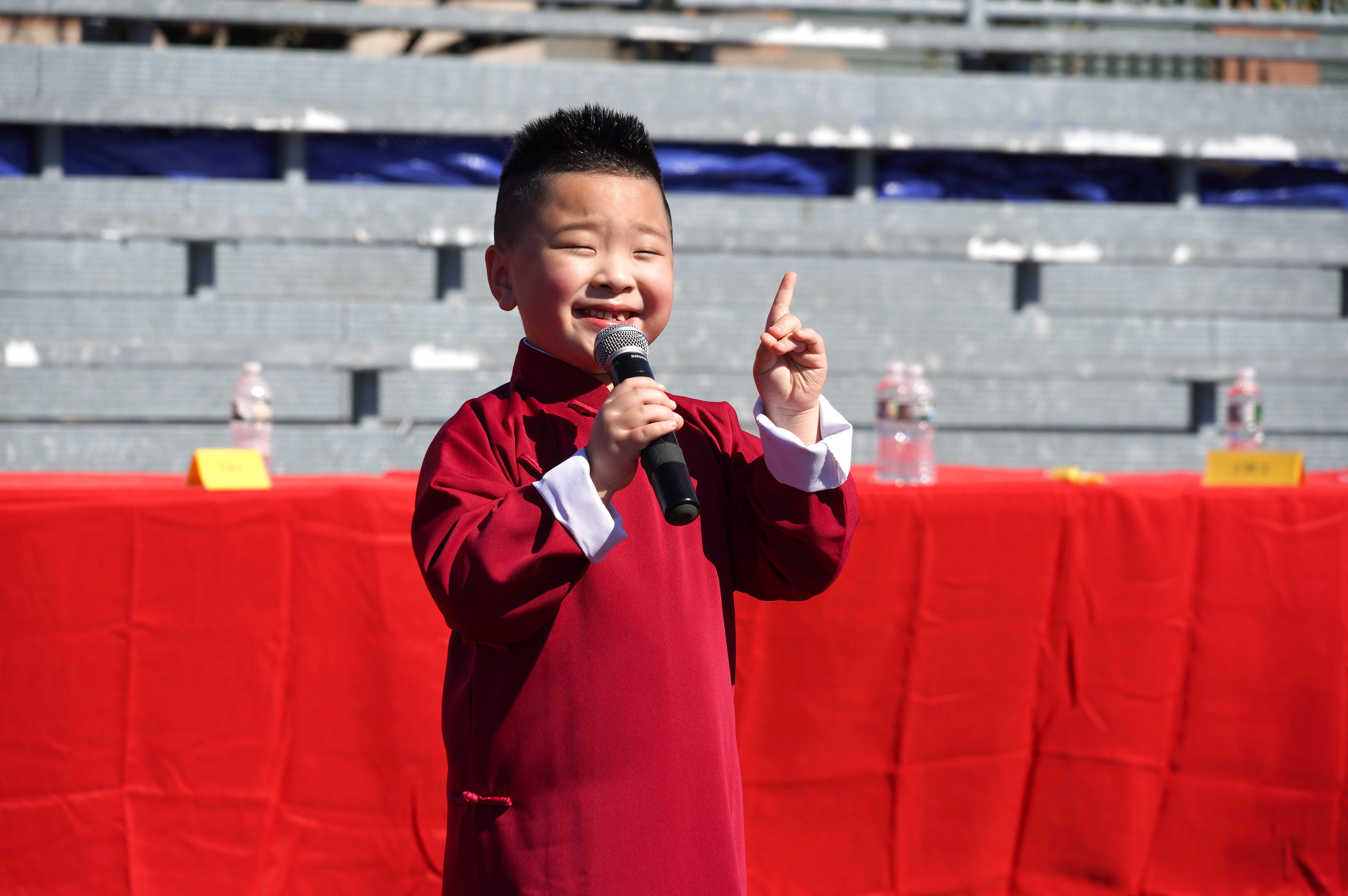 庆国庆70周年主题活动,庆国庆文艺汇演中国红