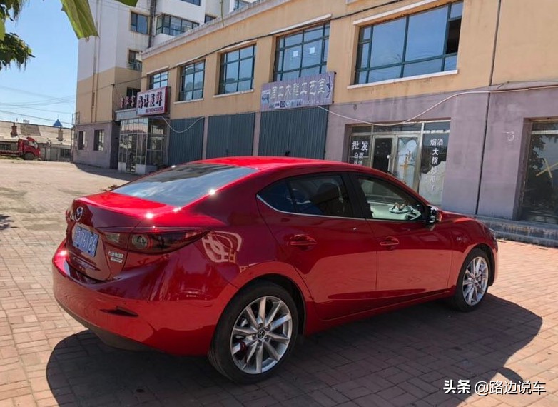 马自达3昂克赛拉后排空间演示,后排空间大的家用轿车