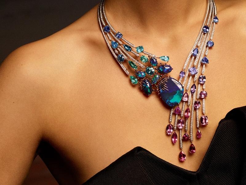 把天空穿在身上，以宝石打造天空画卷竟那么美