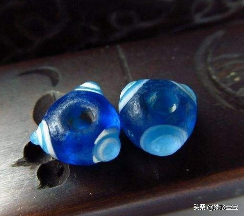 【古玩收藏与鉴赏】怎样辨别蜻蜓眼琉璃珠真伪。
