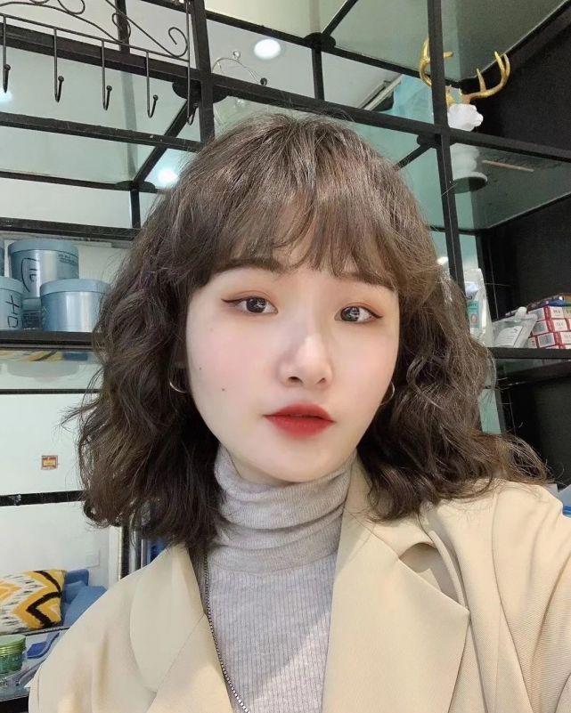 都已经2021年了,就放弃老气的“内扣”吧,“蛋卷烫”才更高级