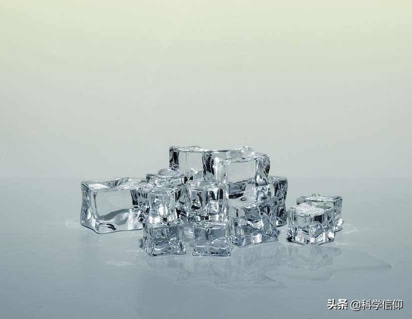 买来的冰块像钻石，自己冻的一团白，怎样才能冻出晶莹剔透的冰？