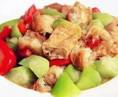 尖椒烧狮子头最简单做法,青椒狮子头的家常做法