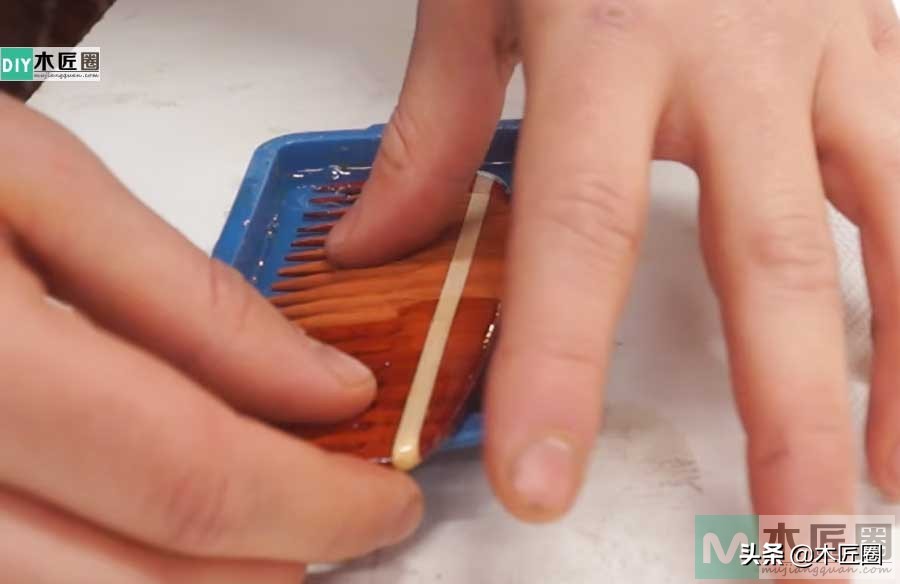 木工爱好者制作的产品,手工木梳diy工具