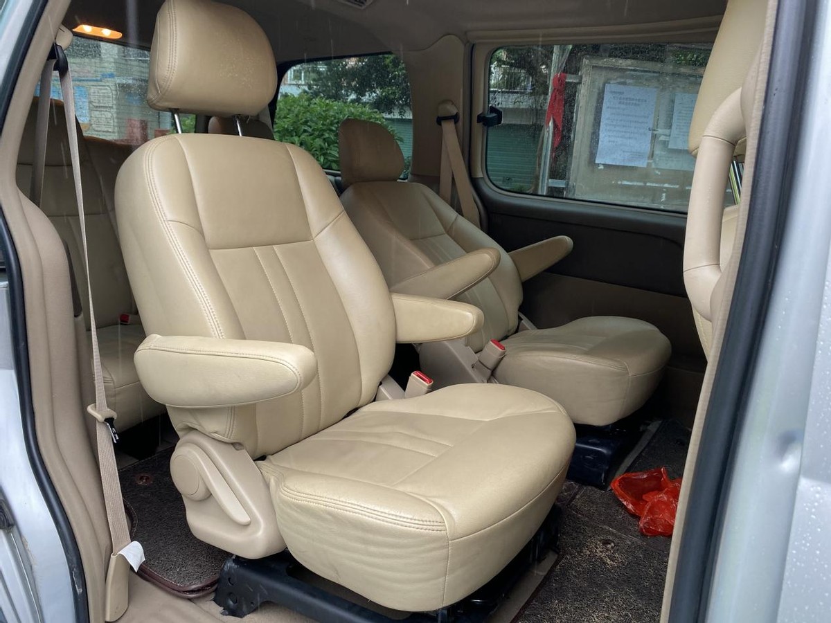 跟别克gl8很像的商务车,最新款别克gl8的性能和评价