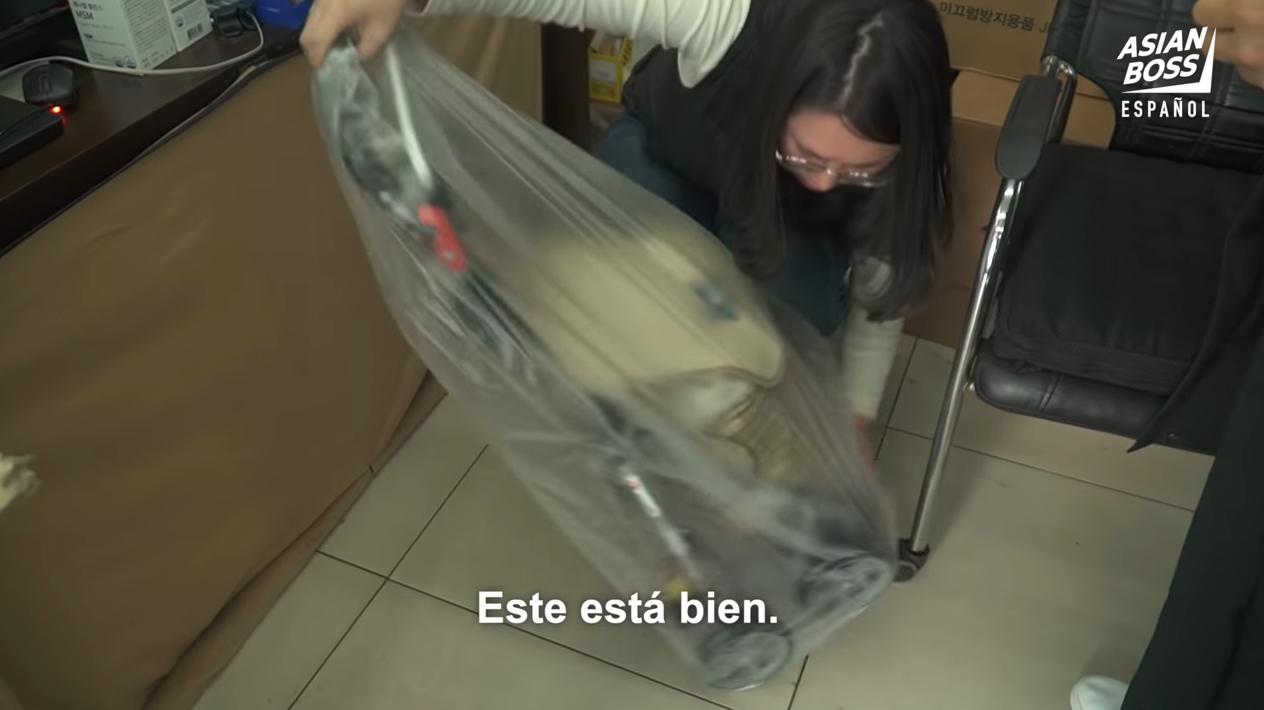 82岁老妇住地下室五年，家中垃圾堆成山，3天时间变幸福安乐窝