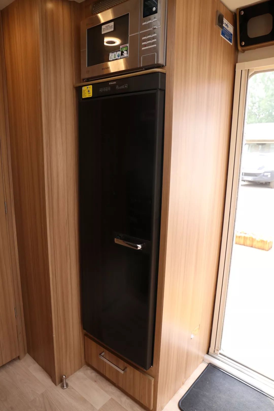 拥有一台拖挂房车有多好 (第一次开一个拖挂房车)