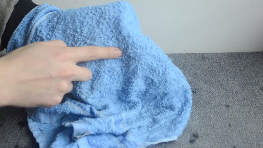 宾馆毛巾洗完发灰变硬怎么办,毛巾用久了发硬如何处理