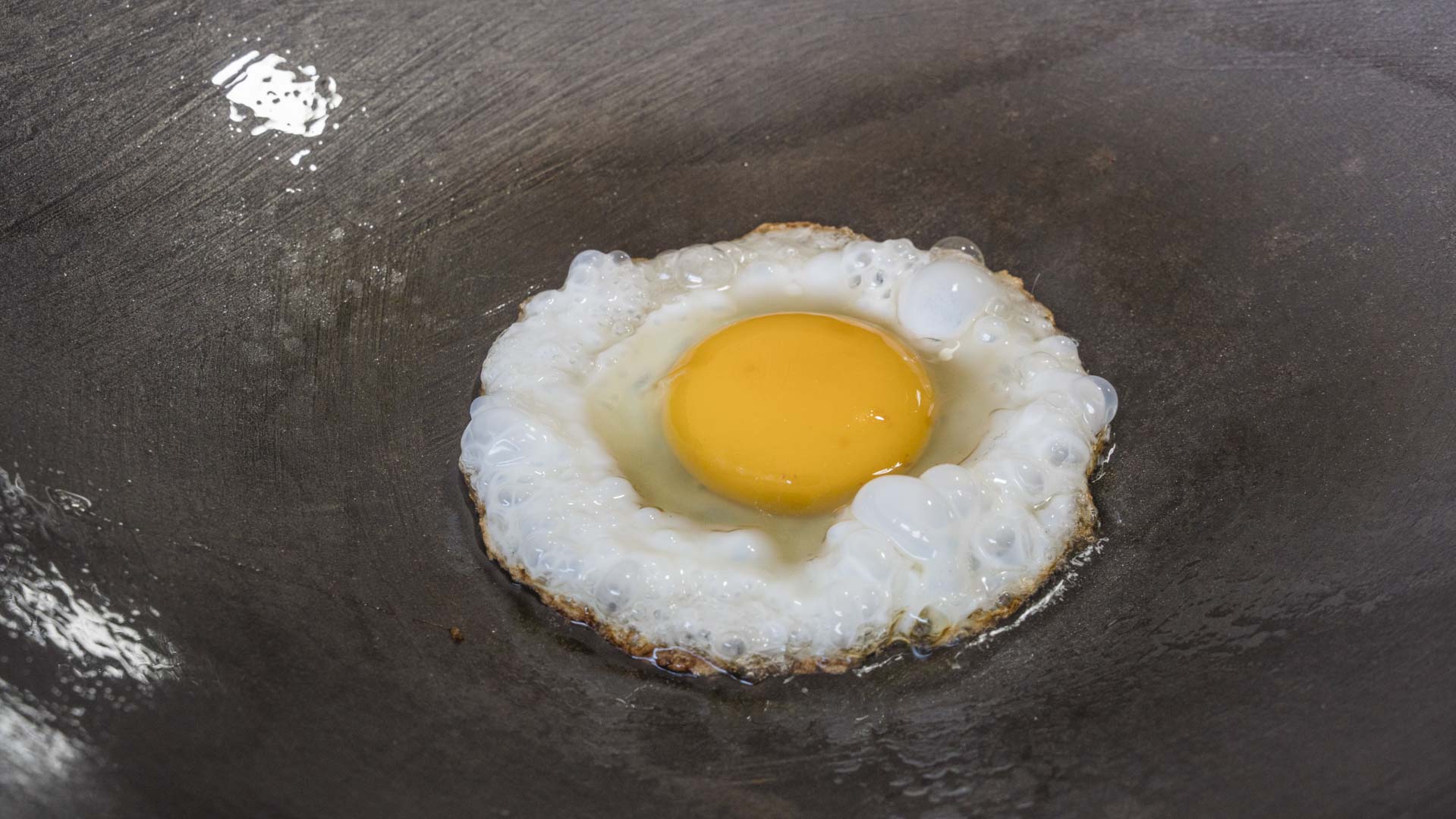 新铁锅千万别直接用,教你正确的开锅方法,不粘锅不生锈,特实用