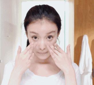 卡粉起皮怎么救,卡粉浮粉起皮脱妆怎么办