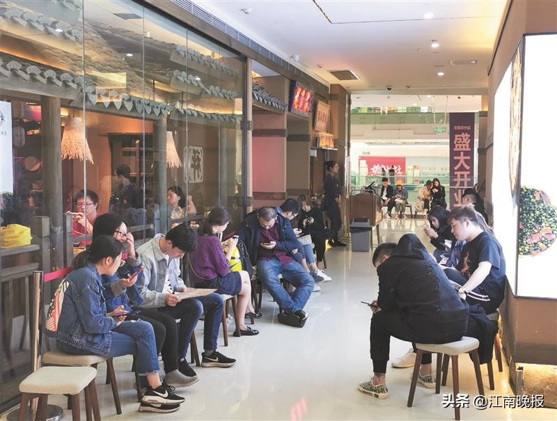 一杯奶茶120元、倒卖火锅店排队号，利益链作祟，部分“网红餐饮”虚火