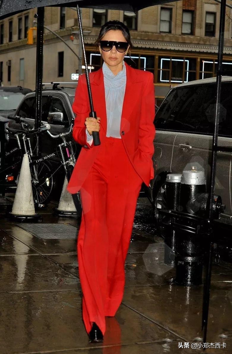 换个Logo贵10倍?!贝嫂这个联名款骗谁捏~|小郑周报