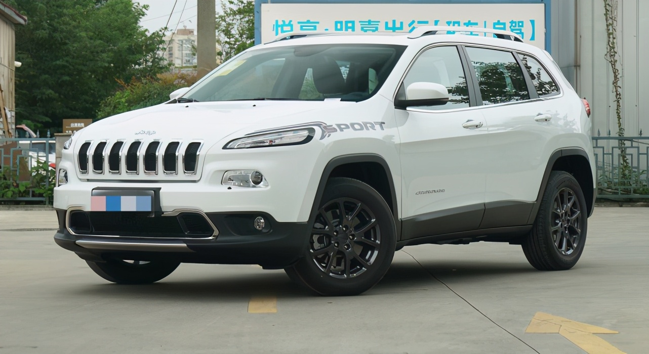 吉普自由光油耗一公里多少钱,17款吉普自由光油耗多少