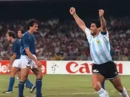 回顾球王马拉多纳,一代球王马拉多纳传奇
