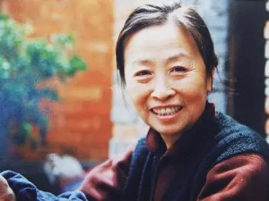 张少华的妈妈什么时候去世的,张少华饰演母亲视频