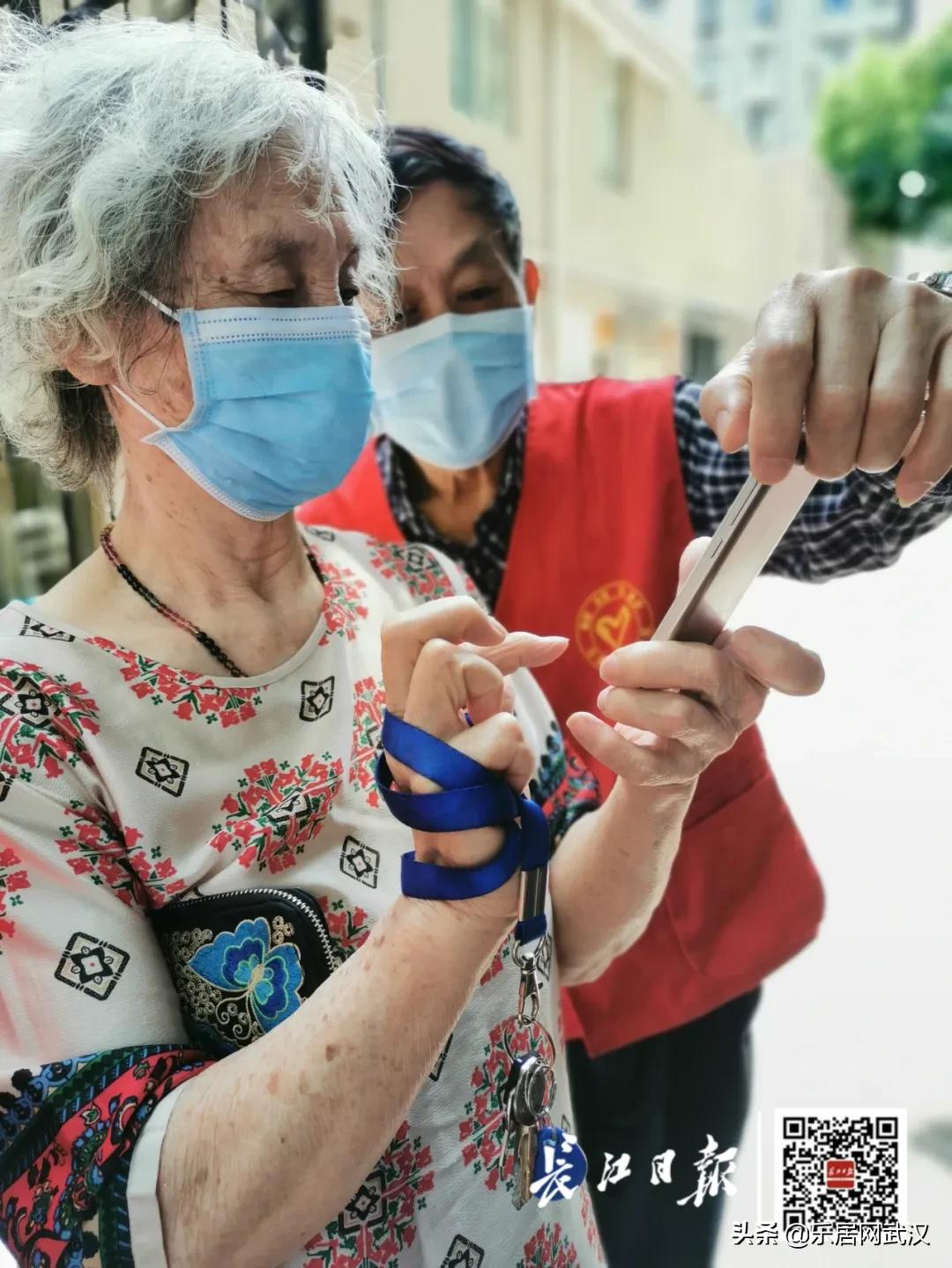 志愿者复工上班了,“接棒”守护小区的他们用这招让居民更安心