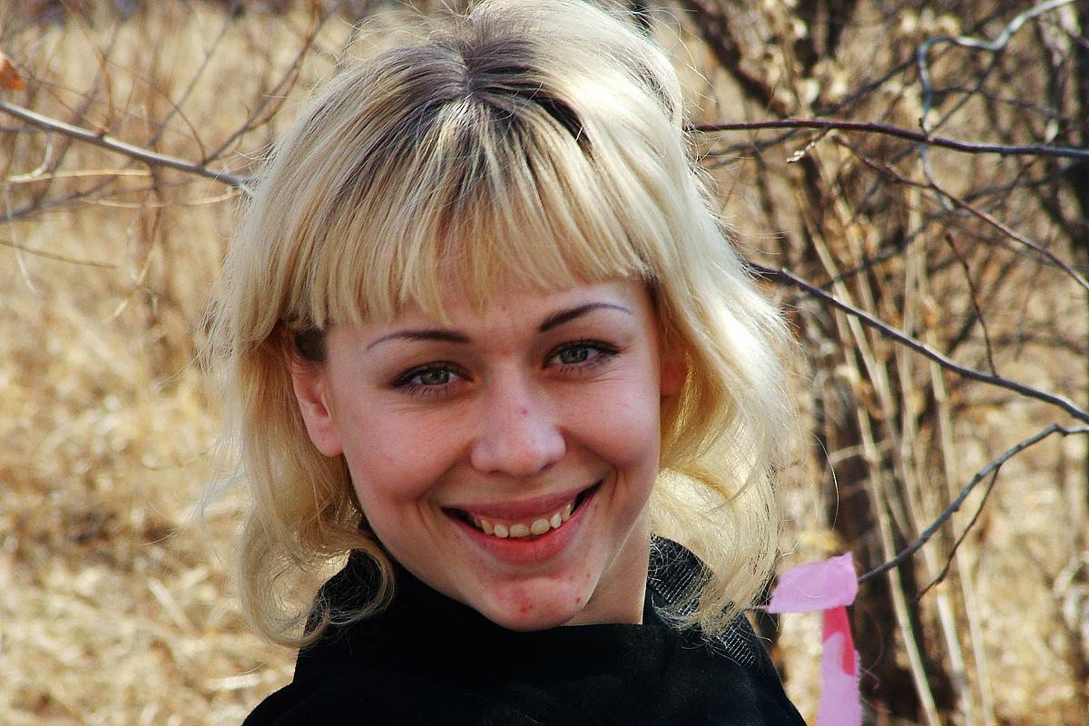 为什么才二十多岁会有白头发啊,二十多岁的年纪怎么会有白头发