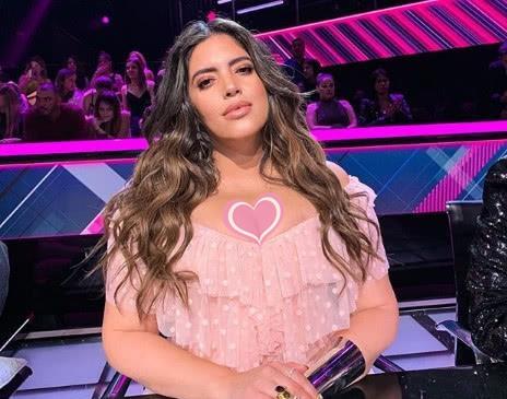 大码模特穿泳衣度假，肥肉下坠胸部露出，你怕是对大码有什么误解