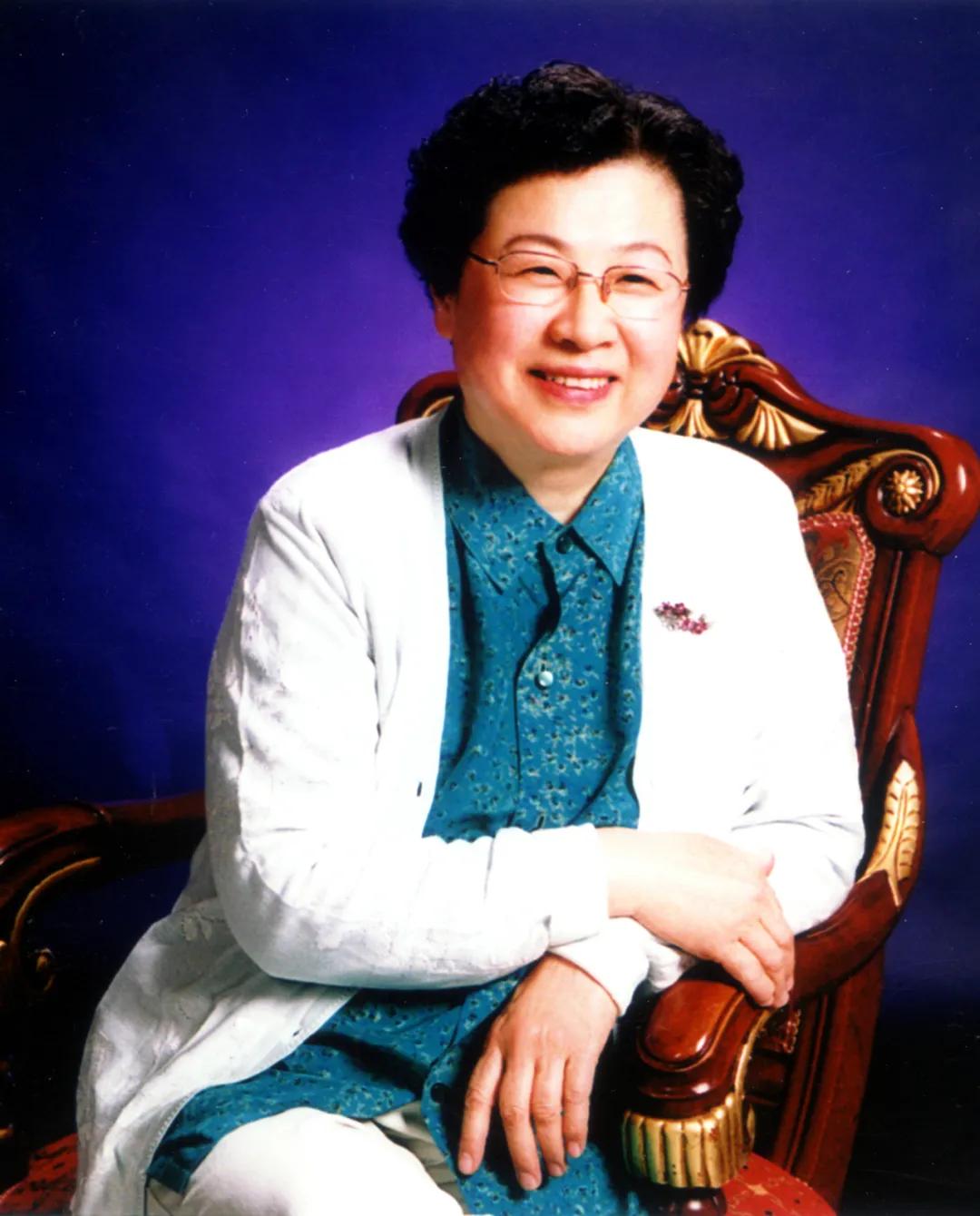 【老少携手讲好我与*党**的故事】国家培养了我我要努力报效国家——黄丽娟