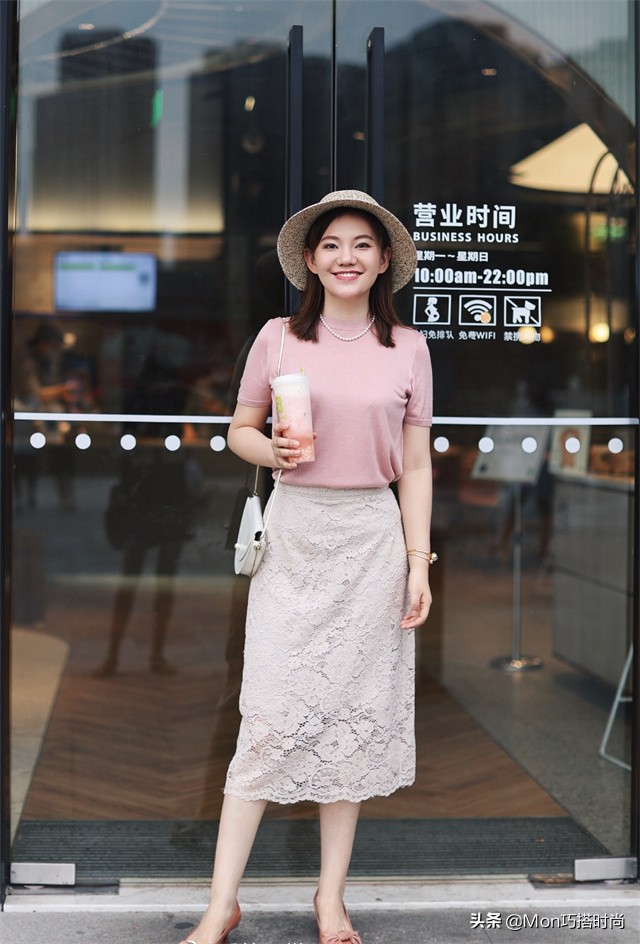 中年女性戴什么帽子好看又简单,中年女人戴什么帽子好