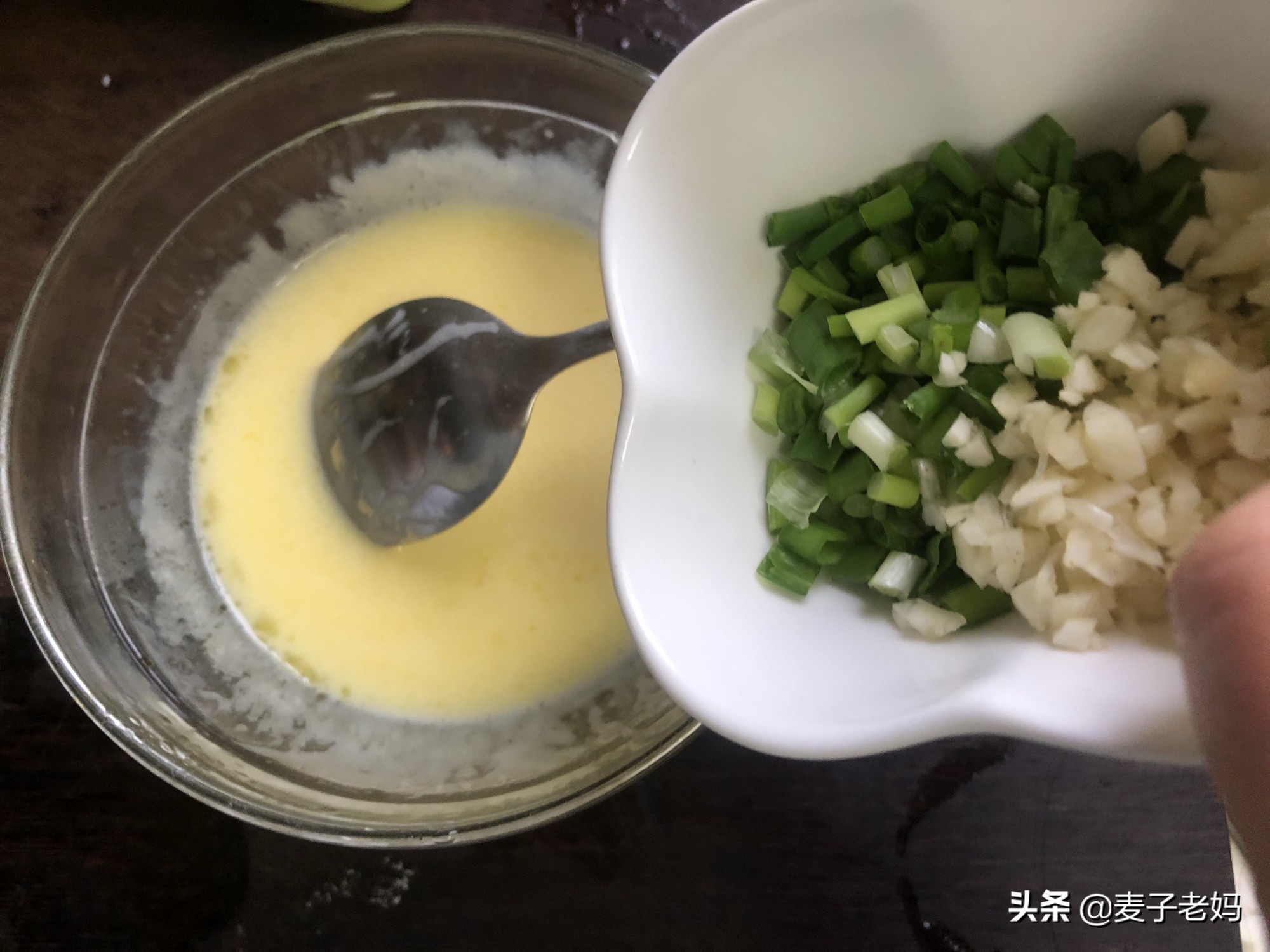 风靡韩国的网红面包,不用烤箱烤简单又方便的拉丝面包