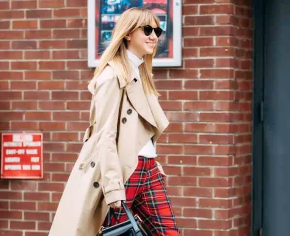 秋天换季内搭怎么选?选对一款白色打底衫,轻松承包多款造型