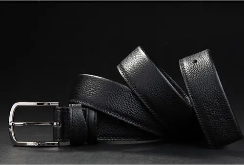 孩子不听话爸爸拿皮带抽,男孩小时候挨父亲皮带抽