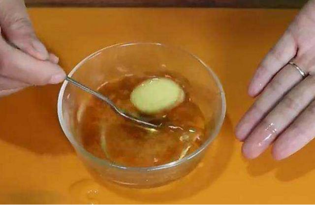 天气一热手上长水泡脱皮,为了避免手上起水泡该怎么预防