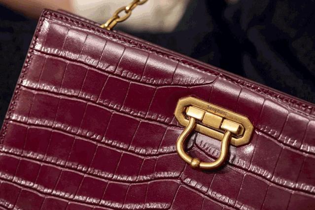 鼠年的女人买什么色的包包好,大牌鼠年限量款包包