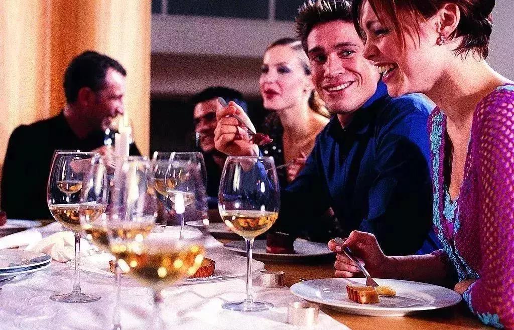 英语小白想出境自由行？收藏这些简单的英语句子，问路点餐不发愁