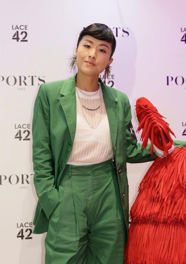 徐濠萦身材牛仔装,徐濠萦穿搭十年前