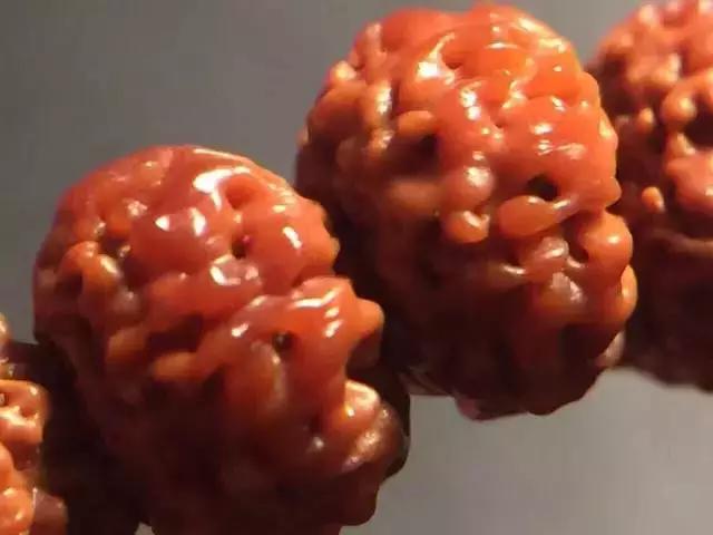 金刚菩提子纹路里面有小孔正常吗,金刚菩提啥样的纹路才是顶级的