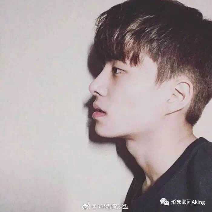 男生头发两侧炸毛一招完美解决,头发两侧炸毛软化还是服帖好