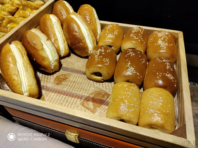 柔宇royoleflexpai2评测视频,柔宇flexpai25g折叠屏