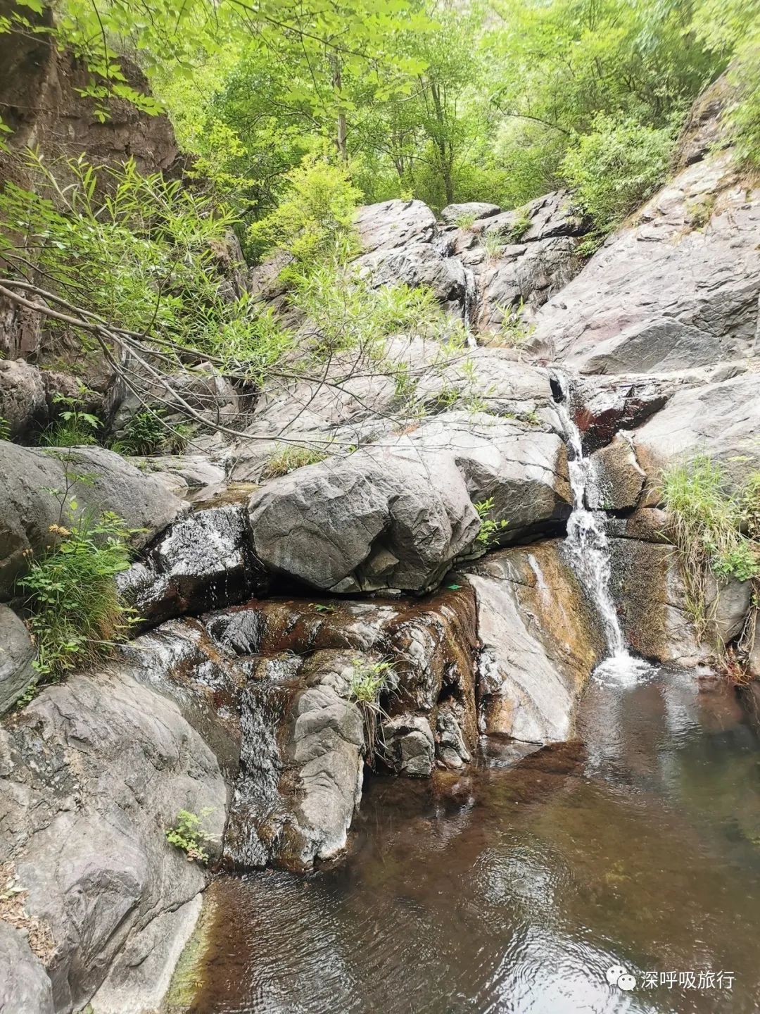 京西小九寨百瀑谷,京西双龙峡小火车图片
