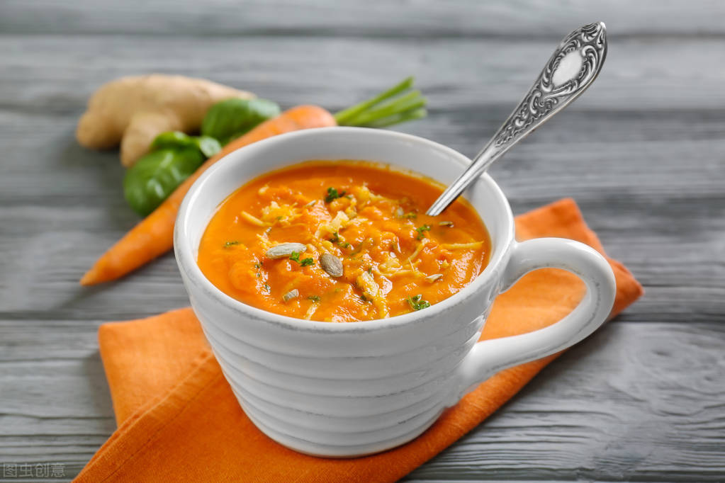 夏季手脚长水泡、发痒，还脱皮？可能是汗疱疹