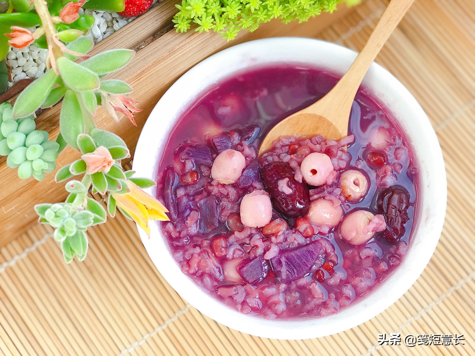 紫薯下锅成墨绿色了,紫薯煮了以后汤怎么变成绿色