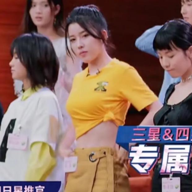 By2原来也是“肉松”的女孩,采访忘收腹以至于游泳圈都出来了