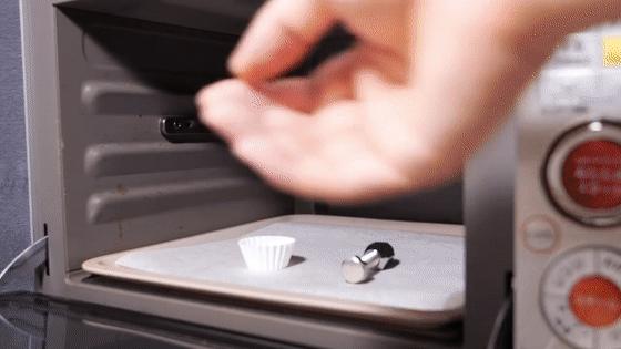 日本小哥攒钱,日本小伙收集指甲做戒指