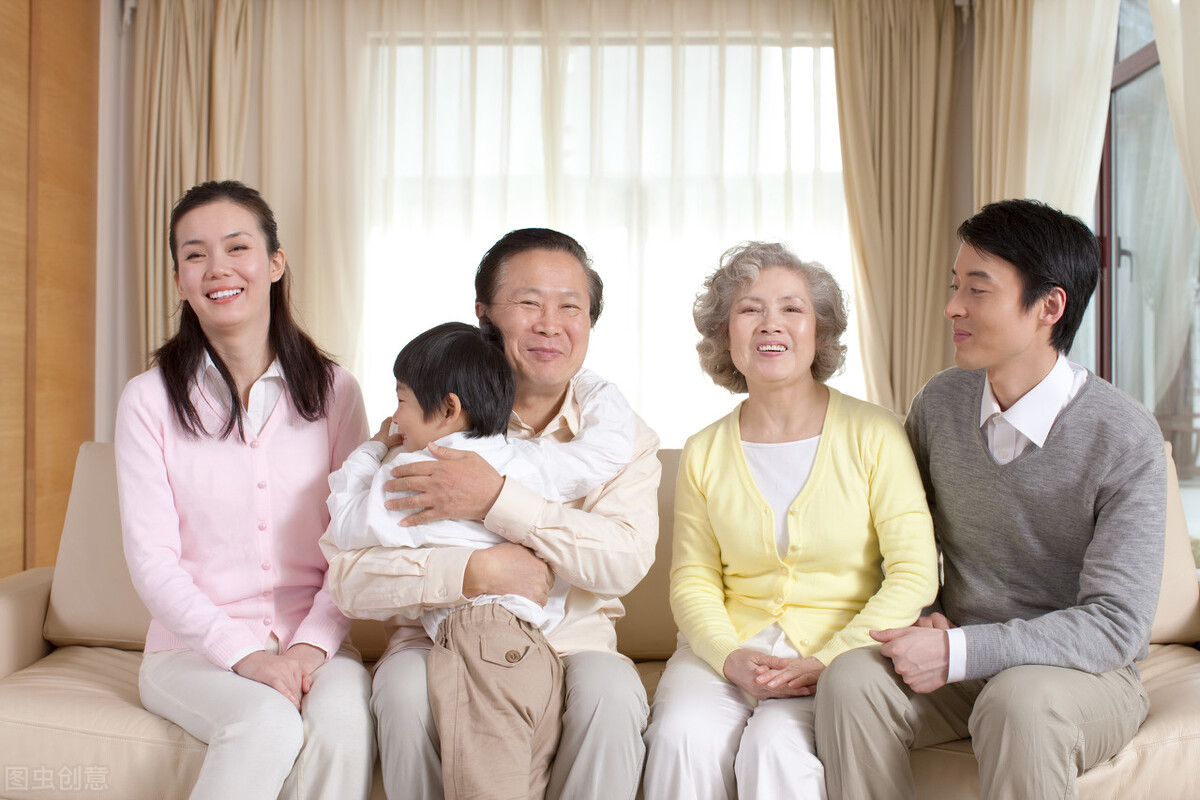 我翻了6千条评论,找了38个故事,为你呈现真实的中国姐弟关系