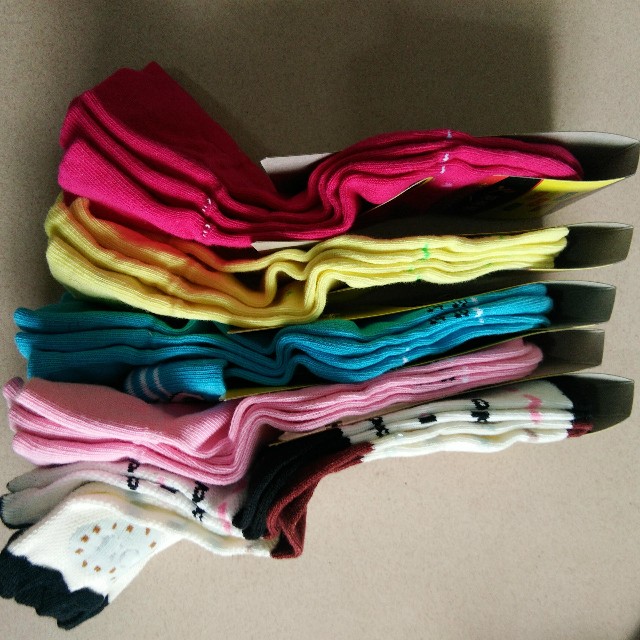 怎样联系袜子厂家的尾货批发,火烧棉袜子厂家批发联系电话号码