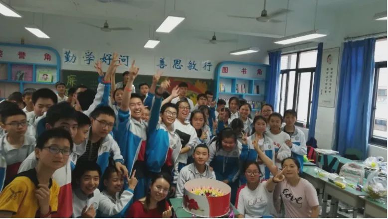 他们是榜样的力量，让滨河向高品质发展迈进。请致敬，滨河先锋