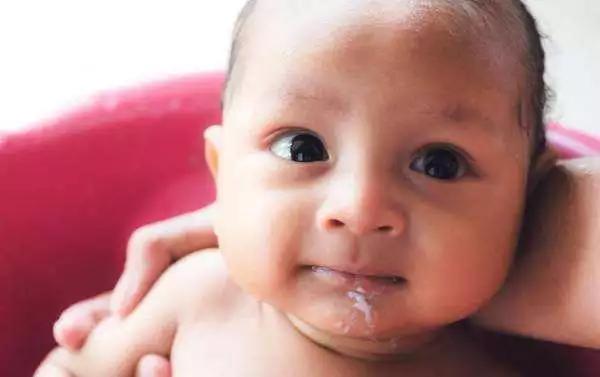 宝宝的10个“伪异常”现象，初为父母的你，遇到之后不要慌