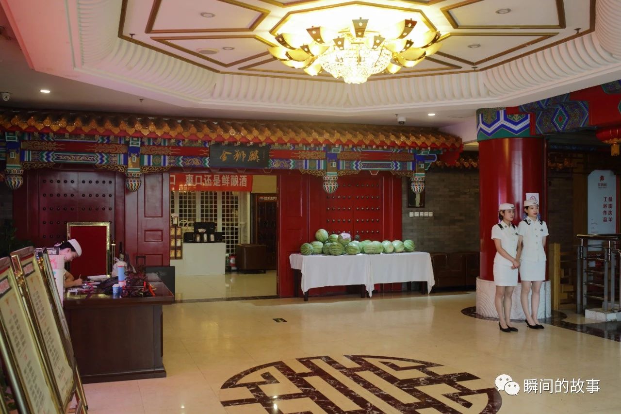 北京一家酒店的迎宾女孩(二)站岗