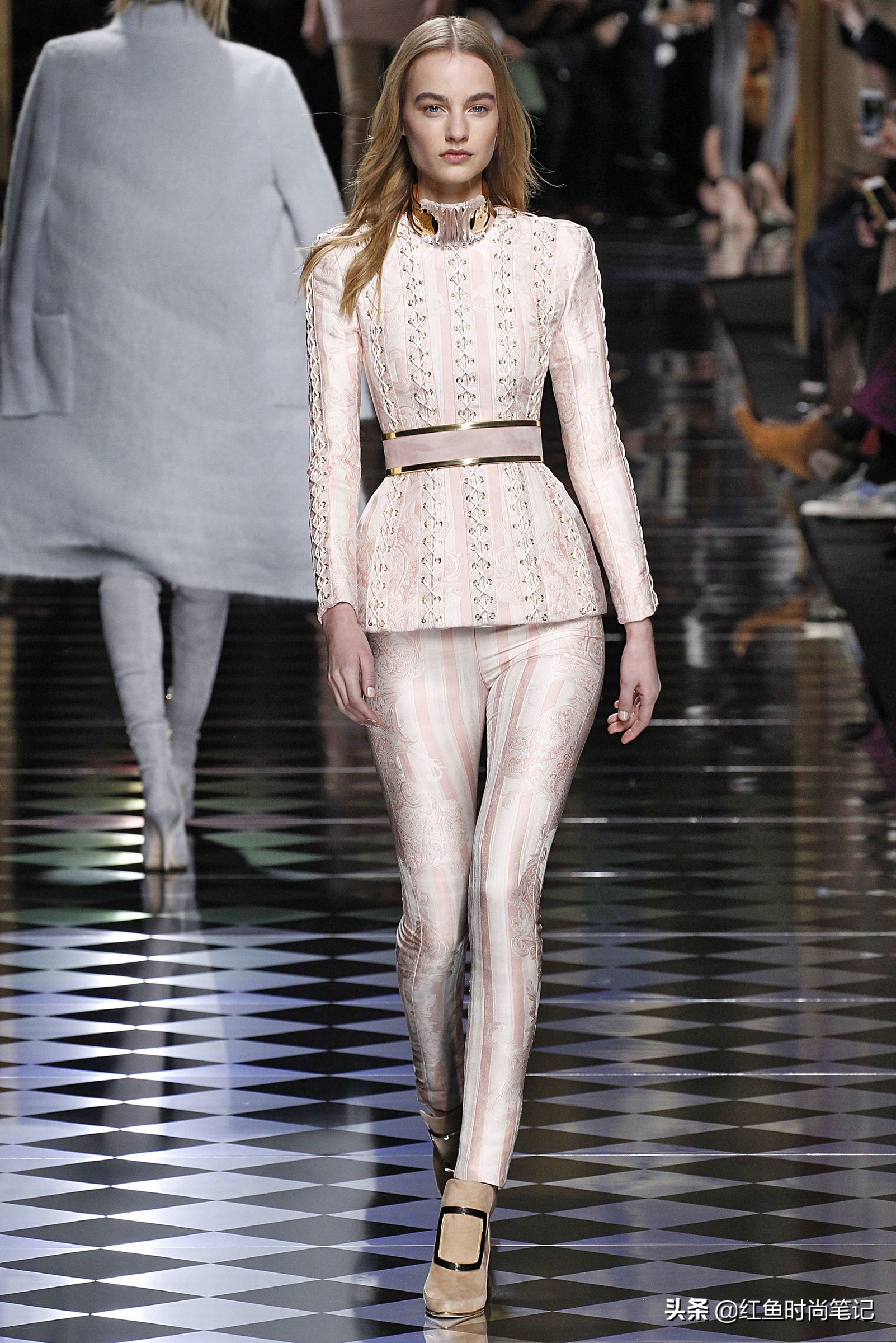 梨形腰细胯宽腿粗穿衣搭配,腰细腿粗穿衣搭配显瘦