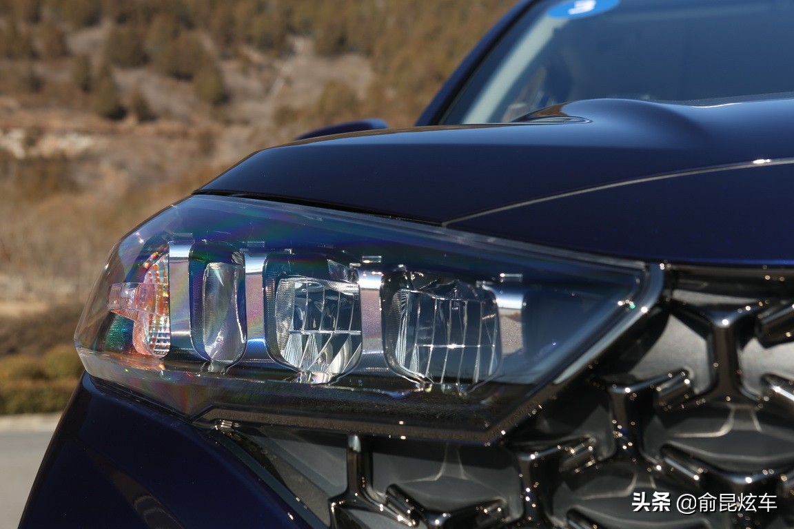 试驾黑色全新北京现代ix35,最新款2.0升北京现代ix35试驾