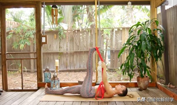 大腿内侧紧瑜伽动作视频,瑜伽大腿内侧紧如何锻炼