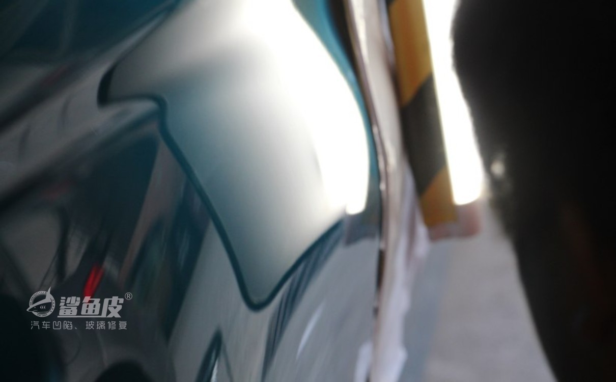 新车碰了一个小坑怎么办,新车碰凹陷直接去4s店修吗