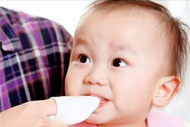 原来宝宝长牙这么难受,3个方法可缓解不适,家长早知道娃少受罪